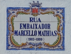 Placa toponímica de uma rua no Estoril