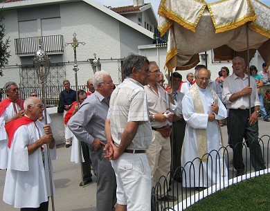 Ao centro: António Martinho, Alfredo Martins, Vivaldo Quaresma e Padre António Dinis